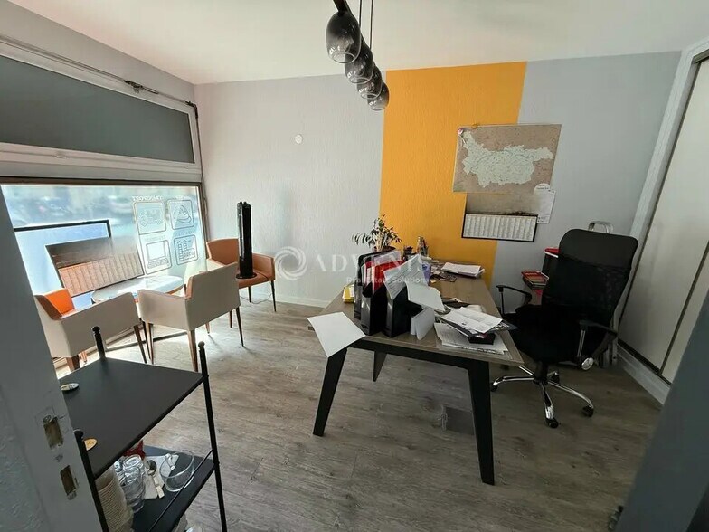 Local commercial dans Orléans à vendre - Photo de l’immeuble – Image 2 sur 8