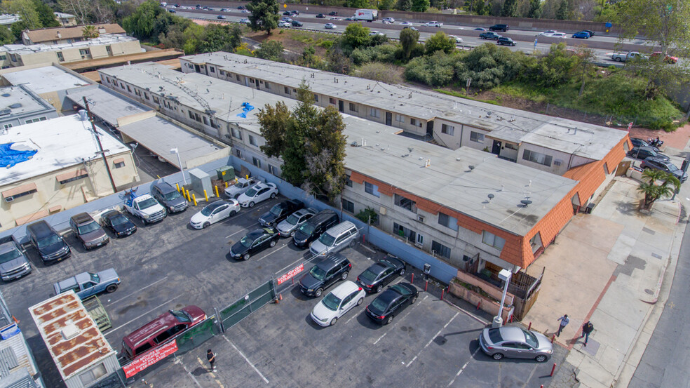 4632-4636 Laurel Canyon Blvd, Valley Village, CA à vendre - Photo de l’immeuble – Image 3 sur 14