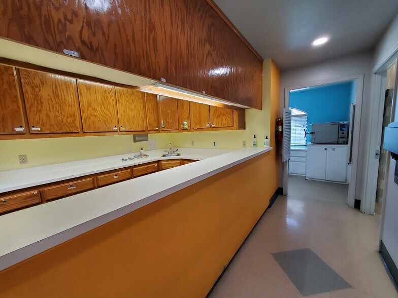 415 E Chapel St, Santa Maria, CA à vendre - Photo de l’immeuble – Image 3 sur 6