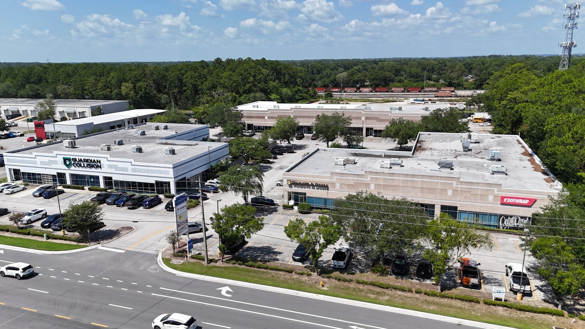 7818 Philips Hwy, Jacksonville, FL à louer Photo de l’immeuble– Image 1 sur 7