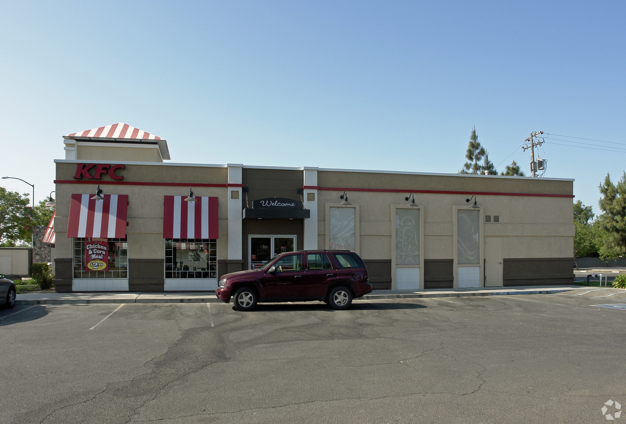 157 S Madera Ave, Kerman, CA à louer Photo principale– Image 1 sur 4