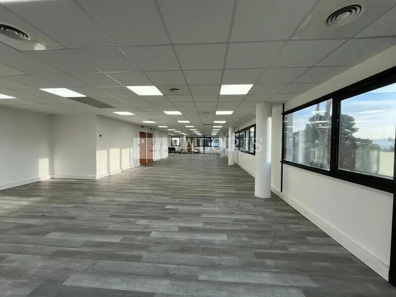355 Rue Louis De Broglie, LES MILLES à louer - Photo intérieure – Image 3 sur 21