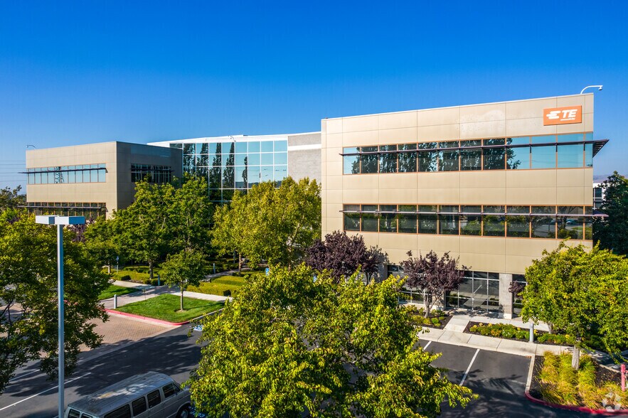 6900 Paseo Padre Pky, Fremont, CA à louer - Photo de l’immeuble – Image 1 sur 6