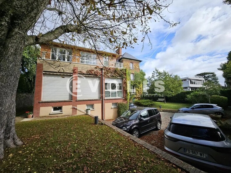 Bureau dans Bourg-la-Reine à louer - Photo de l’immeuble – Image 1 sur 20