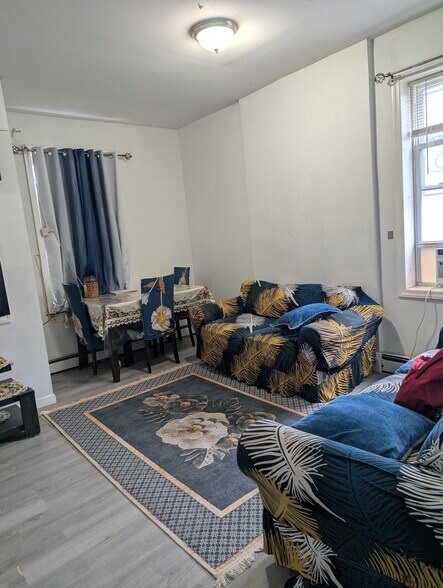 114 Mallory Ave, Jersey City, NJ à vendre - Photo de l’immeuble – Image 2 sur 13