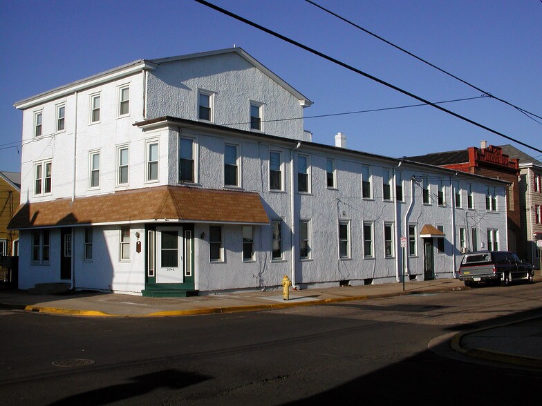 301-303 Lafayette St, Bristol, PA à vendre - Photo de l’immeuble – Image 2 sur 4