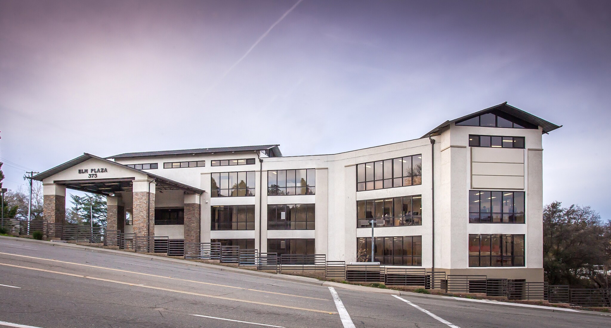 373 Elm Ave, Auburn, CA à louer Photo principale– Image 1 sur 4