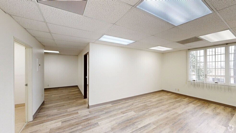 172 N Tustin St, Orange, CA à louer - Numérisation 3D Matterport – Image 2 sur 7