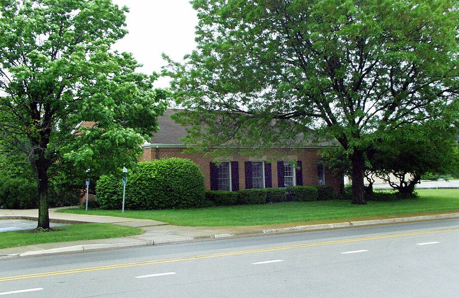 111 East Side Dr, Geneva, IL à vendre - Photo principale – Image 3 sur 6