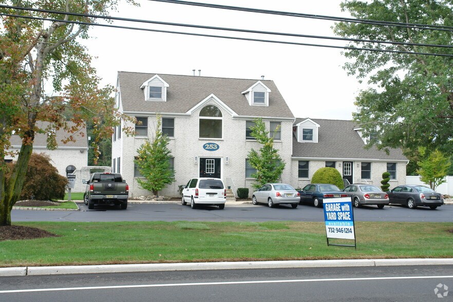 253 Route 79, Morganville, NJ à louer - Photo de l’immeuble – Image 2 sur 23