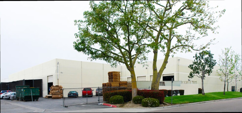 5651 Schaefer Ave, Chino, CA à louer - Photo de l’immeuble – Image 2 sur 2