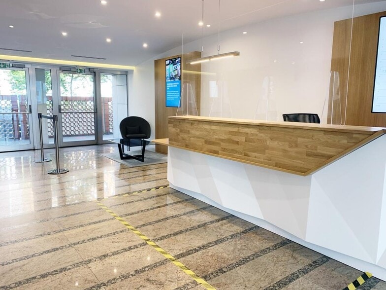 65 Rue Des Trois Fontanot, Nanterre à louer - Hall d’entrée – Image 2 sur 5