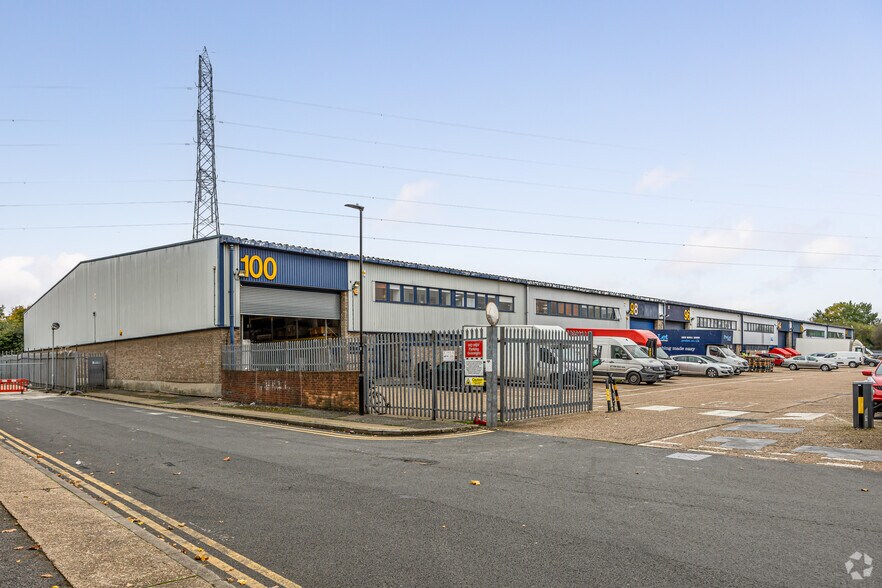90-100 Roding Rd, Londres à louer - Photo principale – Image 1 sur 3