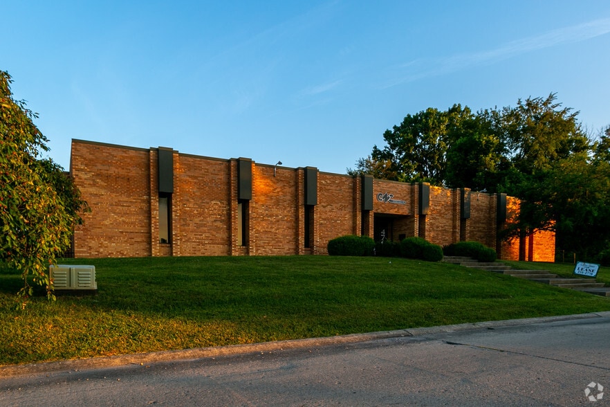 4760 N Kingsway Dr, Indianapolis, IN à louer - Photo de l’immeuble – Image 2 sur 6