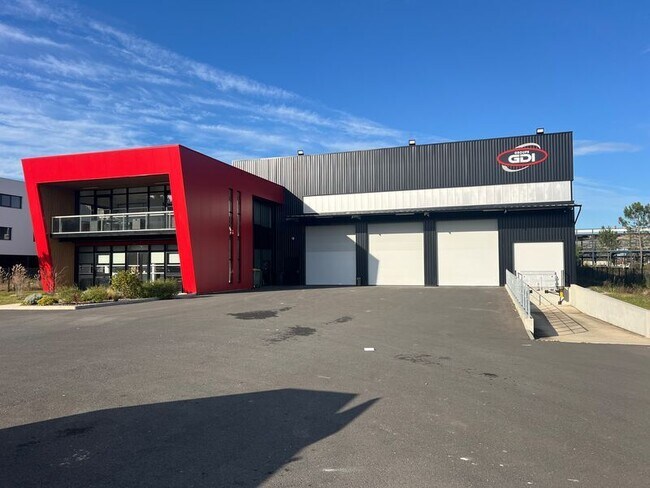 Plus de détails pour Local d’activités à vendre