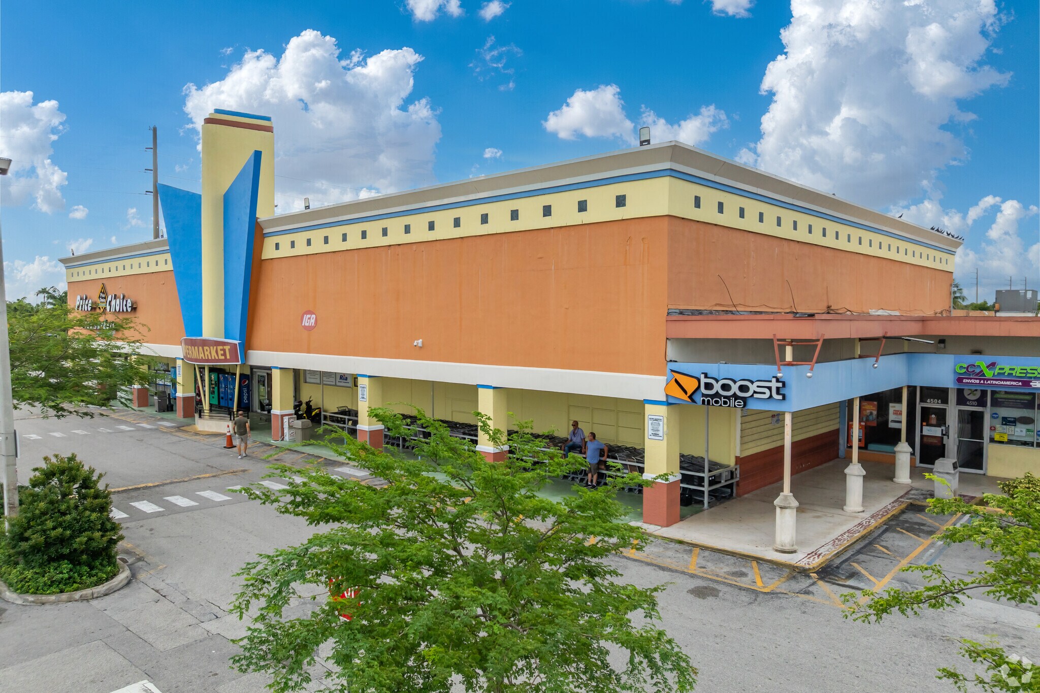 4646-4698 NW 183rd St, Miami Gardens, FL à louer Photo de l’immeuble– Image 1 sur 35