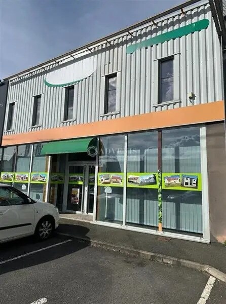 Local commercial dans Fleury-les-Aubrais à louer Photo de l’immeuble– Image 1 sur 9