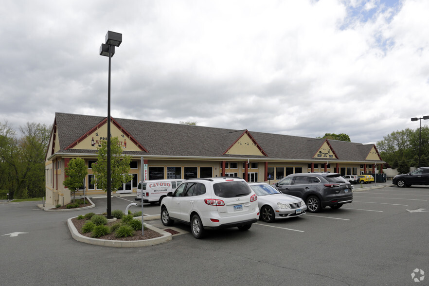 123-125 S Main St, Newtown, CT à louer - Photo principale – Image 2 sur 2
