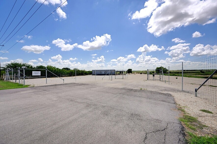 804 Highway 304, Gonzales, TX à vendre - Photo de l’immeuble – Image 3 sur 30