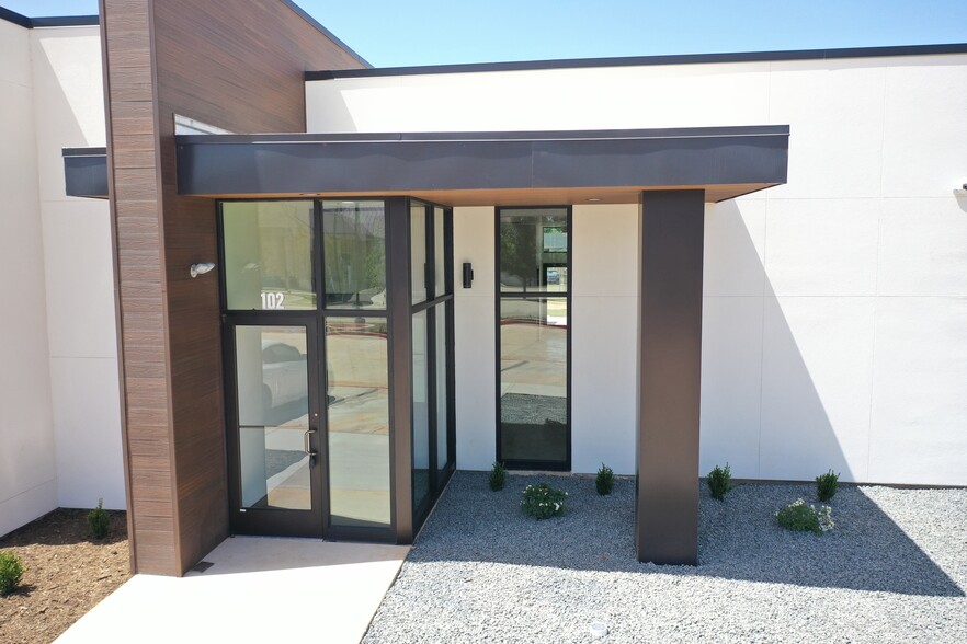 113 Barnett Dr, Highland Village, TX à louer - Photo de l’immeuble – Image 3 sur 10