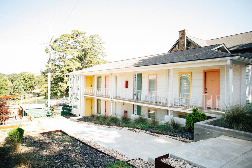 1156 N College Ave, Fayetteville, AR à vendre - Photo de l’immeuble – Image 2 sur 4