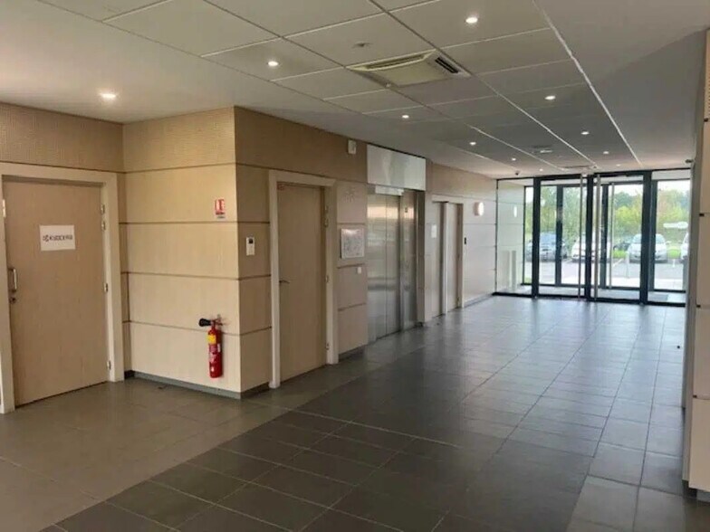 Bureau dans Saint-Aubin à louer - Photo de l’immeuble – Image 3 sur 13