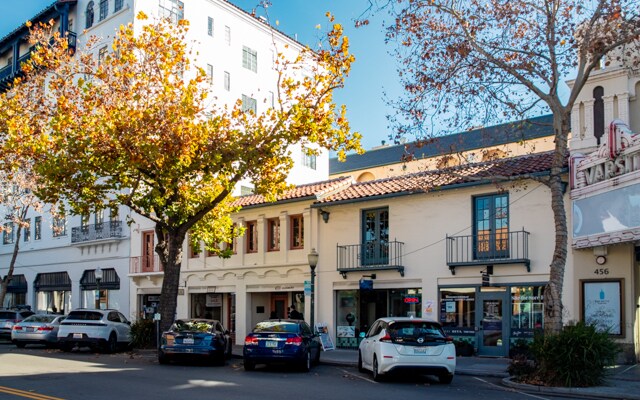 460-476 University Ave, Palo Alto, CA à louer - Photo de l’immeuble – Image 2 sur 9