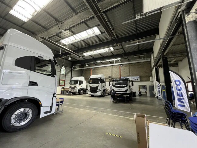 Plus de détails pour Avenue Georges Politzer, Élancourt - Industriel/Logistique à louer