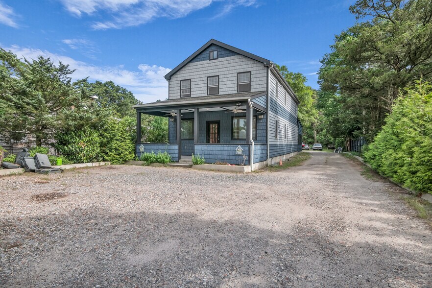 715 Flanders Rd, Riverhead, NY à vendre - Photo de l’immeuble – Image 3 sur 46