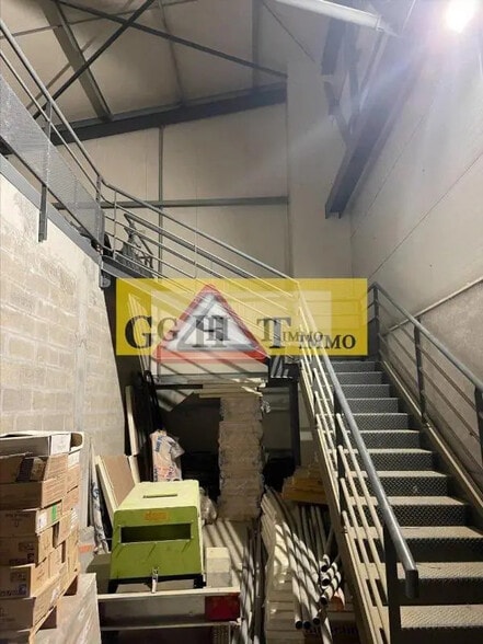 Industriel/Logistique dans Montfermeil à louer - Photo intérieure – Image 2 sur 2