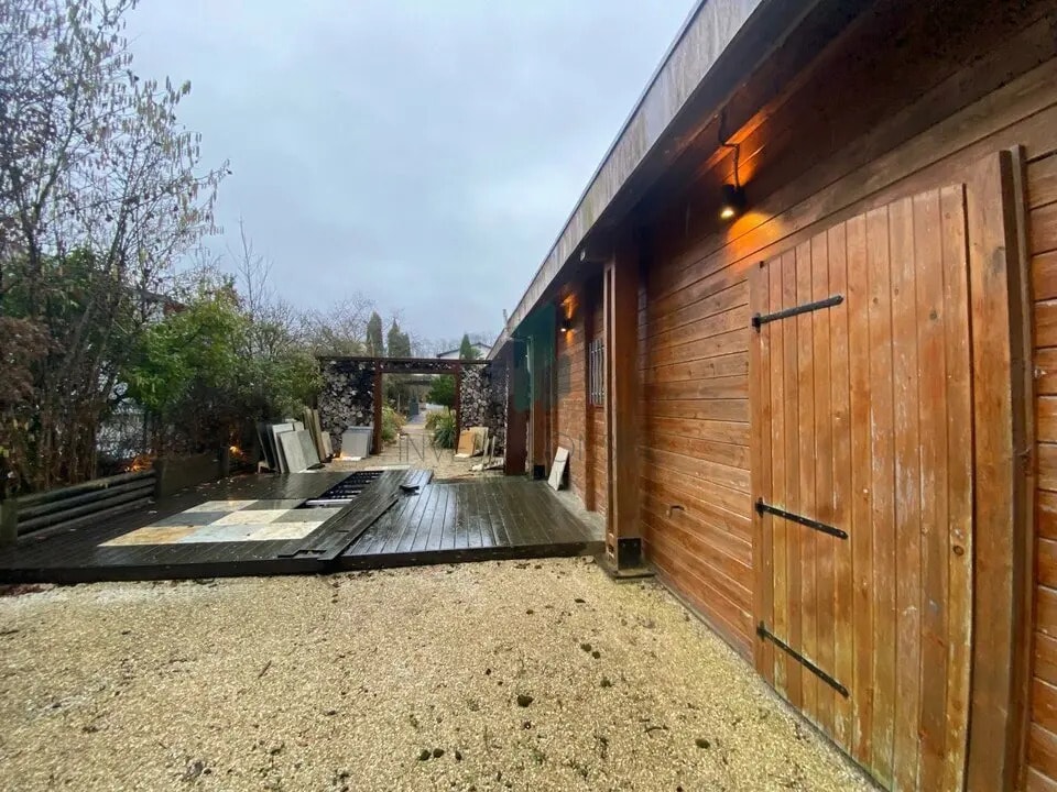 Local d'activités dans Presles à vendre Photo de l’immeuble– Image 1 sur 11