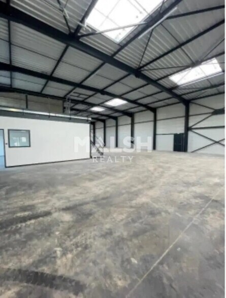 Local d’activités dans Décines-Charpieu à louer - Photo intérieure – Image 2 sur 9