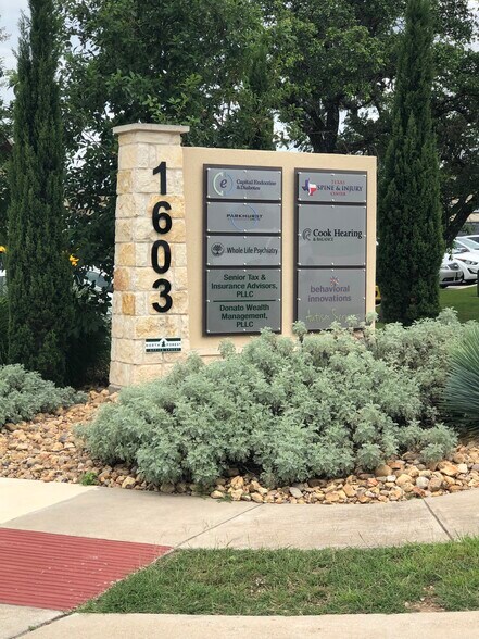 1603 Medical Pky, Cedar Park, TX à louer - Photo de l’immeuble – Image 3 sur 3