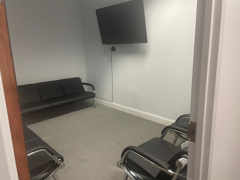 115 Broadhollow Rd, Melville, NY à louer - Photo intérieure – Image 3 sur 5