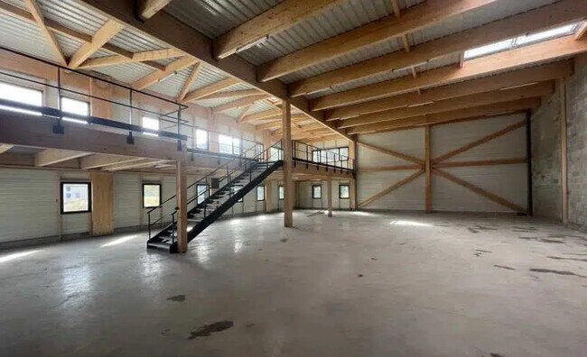 Plus de détails pour À 19 Rue De Paris, Tarare - Local d'activités à louer