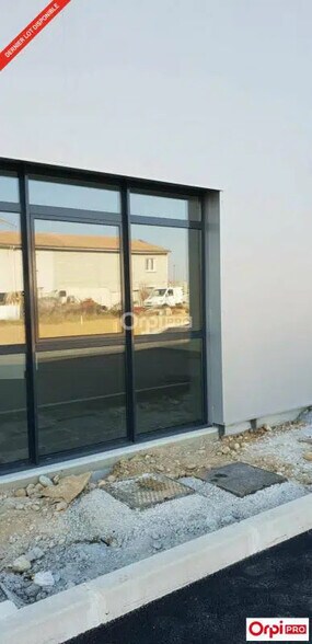 Local d’activités dans ROMANS-SUR-ISÈRE à louer - Photo de l’immeuble – Image 3 sur 5