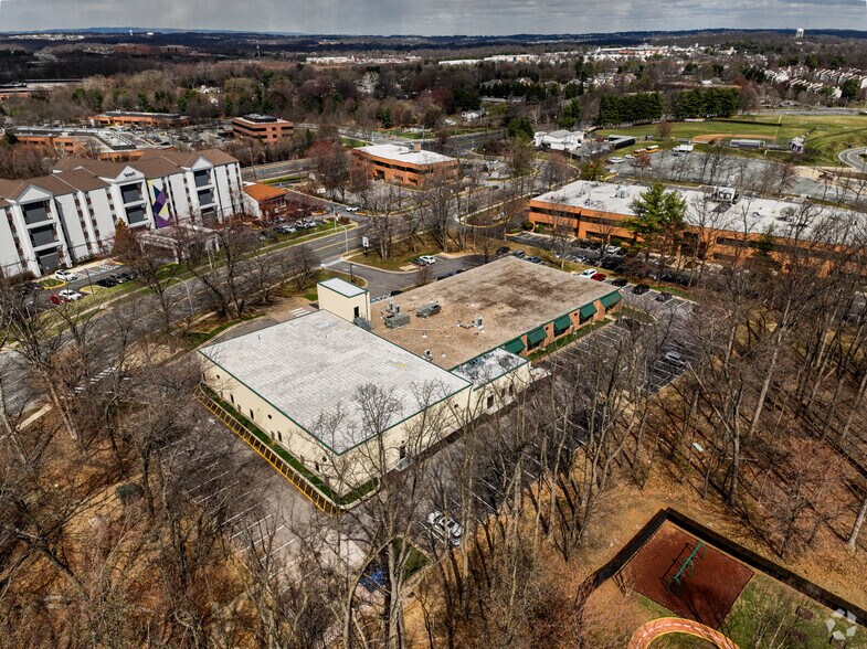 20261 Goldenrod Ln, Germantown, MD à vendre - Photo de l’immeuble – Image 3 sur 6