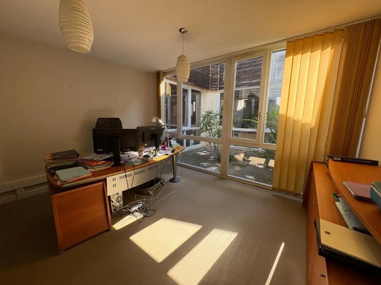 Bureau dans Roanne à louer - Photo de l’immeuble – Image 3 sur 4