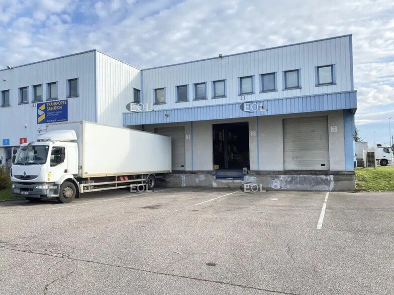 Industriel/Logistique dans Genas à louer - Photo de l’immeuble – Image 1 sur 11