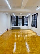 325 W 38th St, New York, NY à louer Photo intérieure– Image 1 sur 5