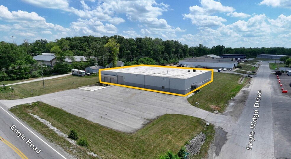 4211 Engle Rd, Fort Wayne, IN à vendre - Photo de l’immeuble – Image 1 sur 5