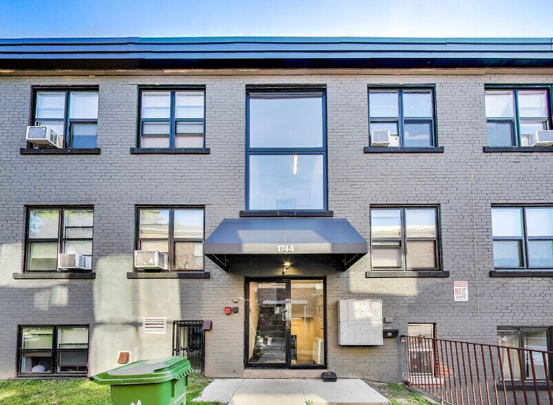 1738 & 1744 WILSON AVENUE portefeuille de 2 biens à vendre sur LoopNet.fr - Photo de l’immeuble – Image 1 sur 6
