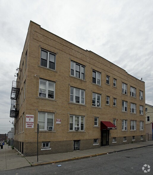 92 Carroll St, Paterson, NJ à vendre - Photo de l’immeuble – Image 3 sur 3