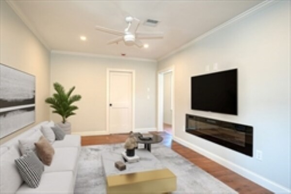 369 Grant St, Framingham, MA à vendre - Photo intérieure – Image 3 sur 7