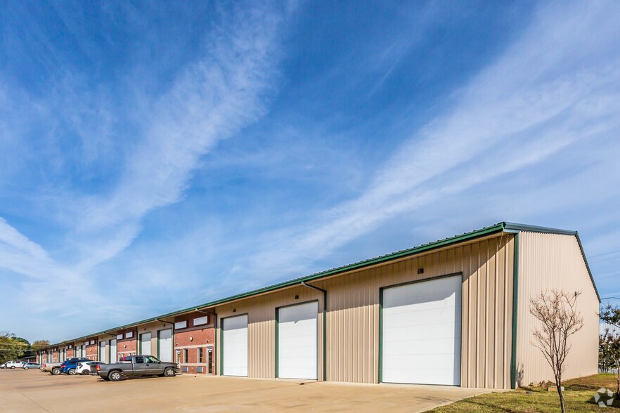 600 S German Ln, Conway, AR à louer - Photo de l’immeuble – Image 3 sur 4