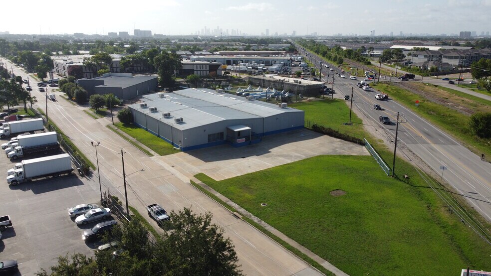 11260 Hempstead Rd, Houston, TX à louer - Photo de l’immeuble – Image 2 sur 9