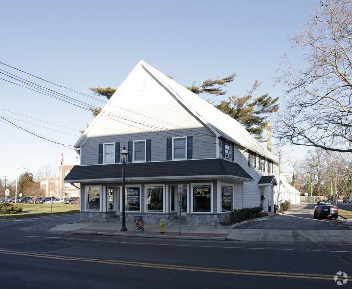 417 Main St, Islip, NY à louer - Photo principale – Image 1 sur 8