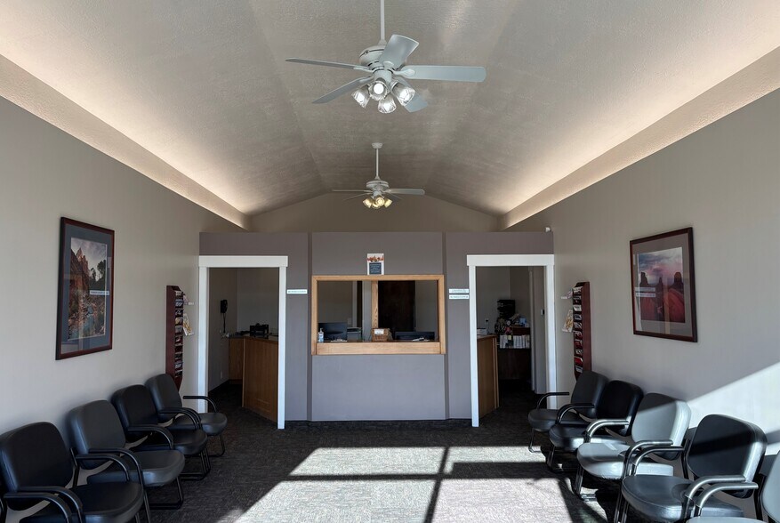 7669 Redwood Rd, West Jordan, UT à vendre - Photo de l’immeuble – Image 3 sur 5