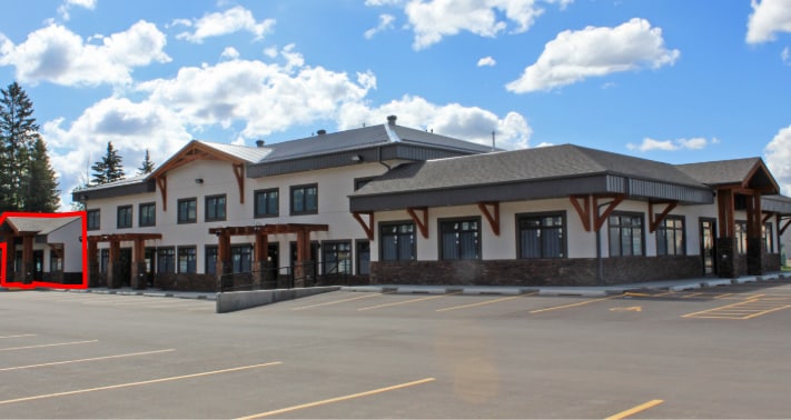 232 Spruce St, Red Deer County, AB à louer Photo de l’immeuble– Image 1 sur 2