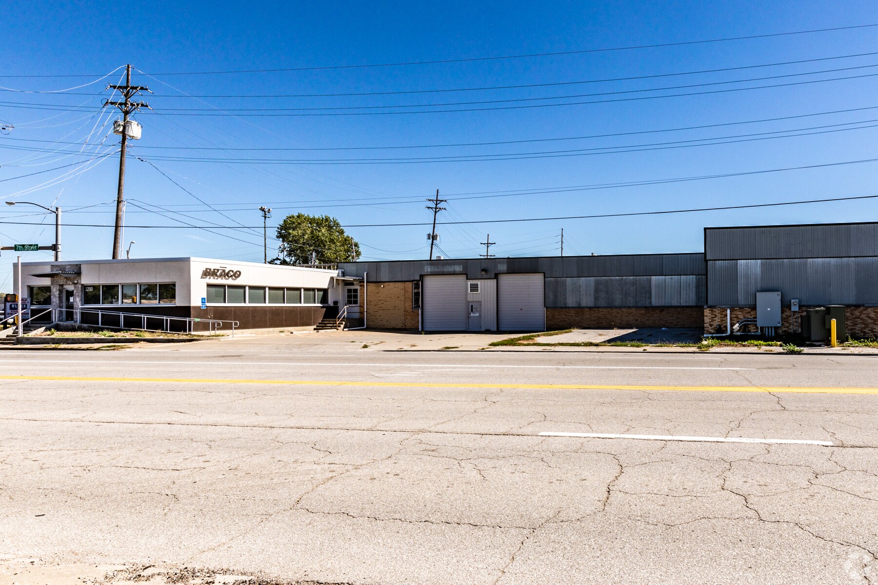 3299 N 7th St Tfwy, Kansas City, KS à vendre Photo de l’immeuble– Image 1 sur 18